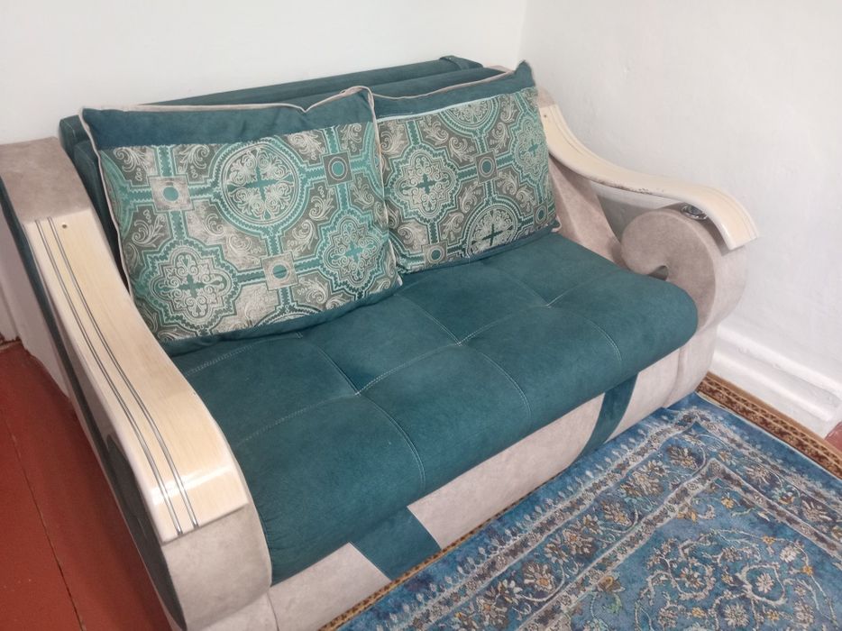 Продам диван с креслами