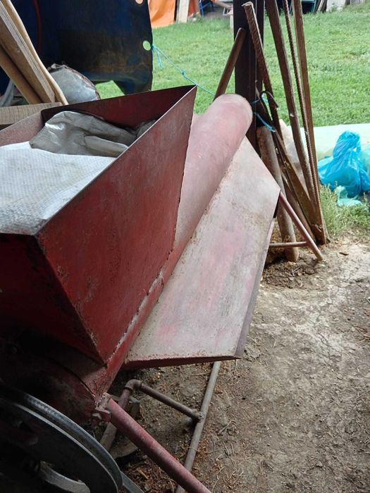 Vand masina de sfarmat malai !  1800 lei detali la nr de tel