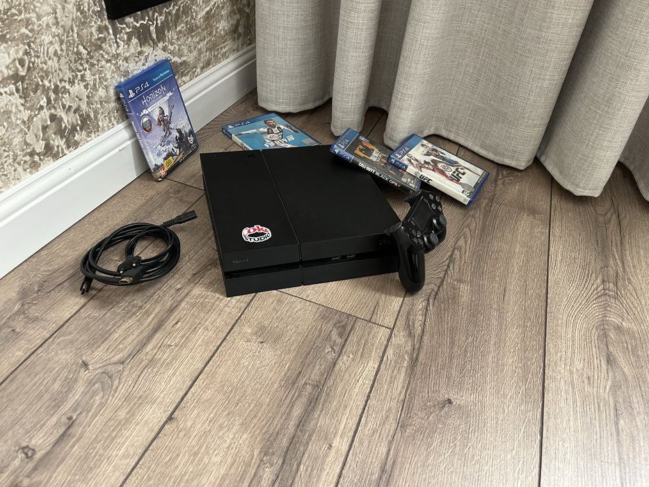 PlayStation 4 Fat + 6 игр + джойстик