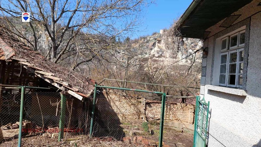 Къща за продажба в с. Червен