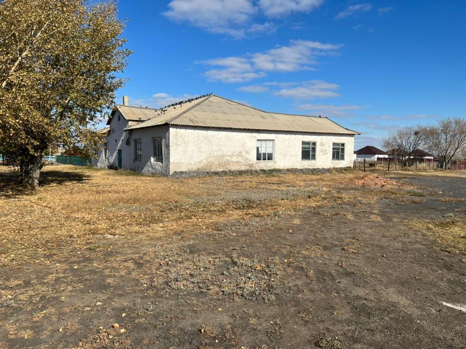 Продаётся здания с 50 соток земли