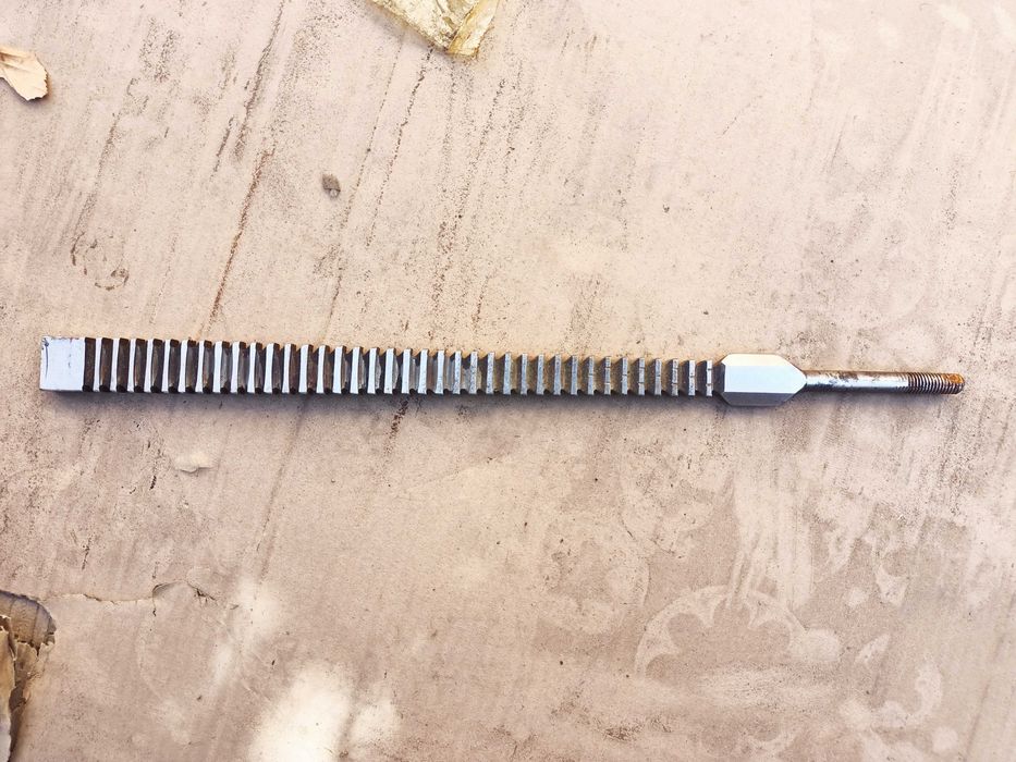 Продам напильники, метчики.