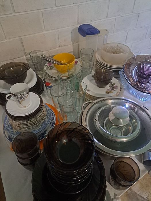 Продам посуду тарелки стаканы