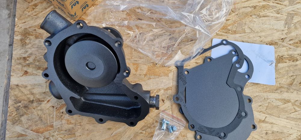 Pompa apa tractor fiat 850 pret 695 lei se poate trimite prin curier r