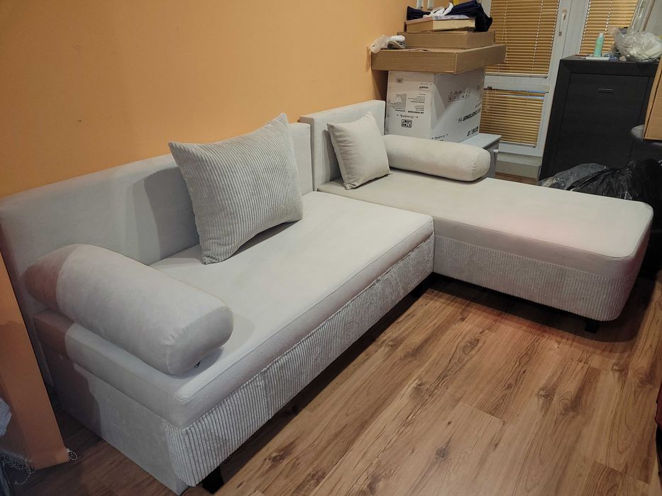 Ъглов разтегателен бежов диван