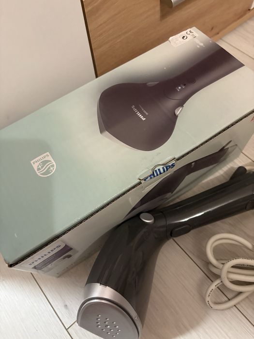 Уред за вертикално гладене с пара Philips Handheld Steamer 7000 Series