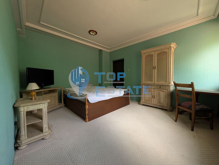 Масивна сграда за обществено обслужване в град Плачковци