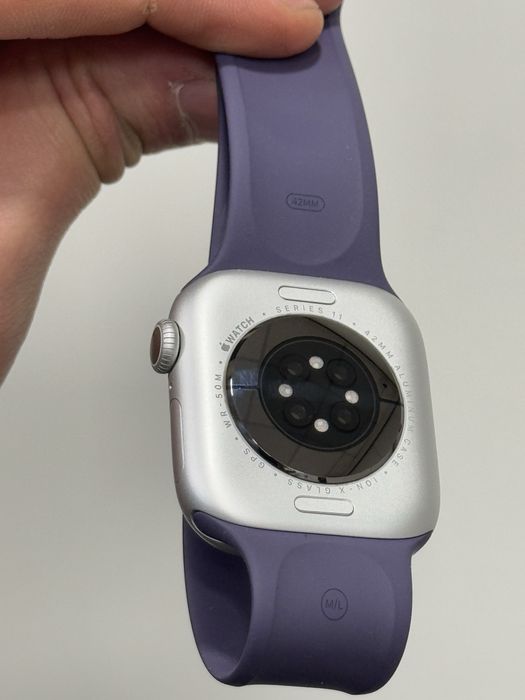 Продавам Apple Watch Series 11