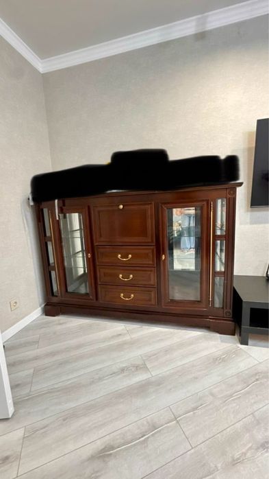 Стол, стулья, сервант