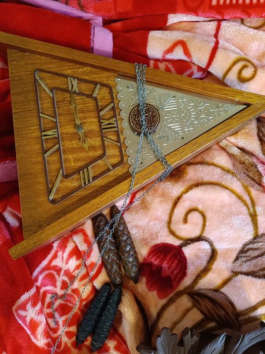 Часовници стенни и ръчни