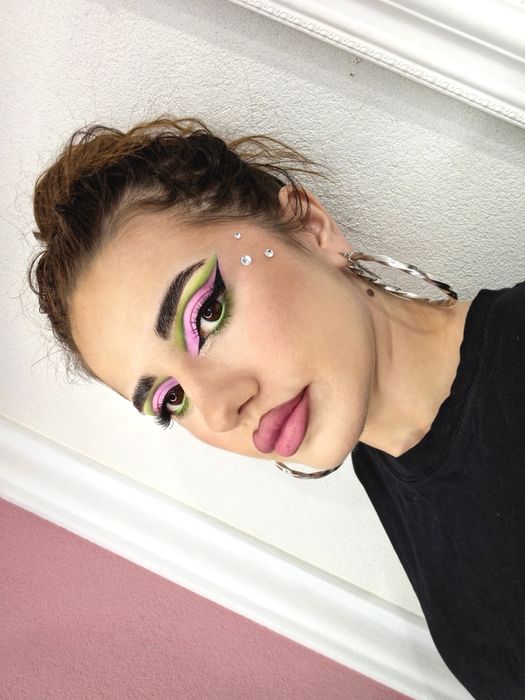 Ofer servicii de makeup în Pitești