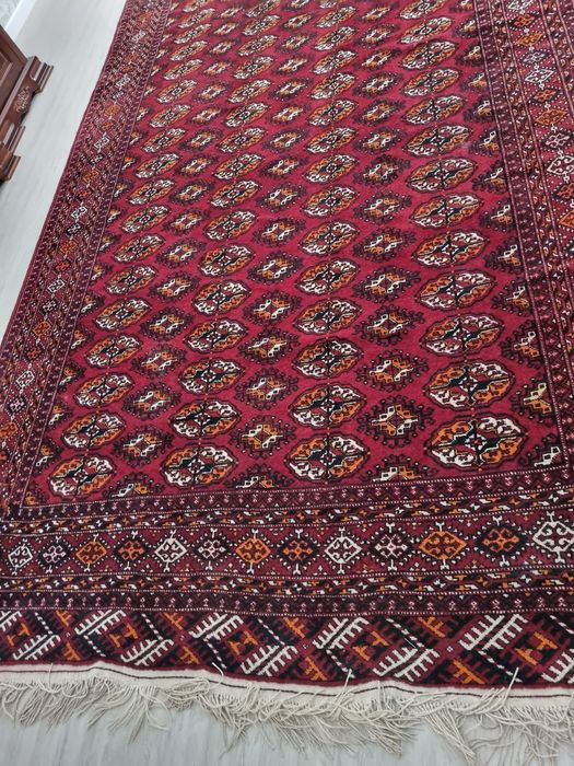 Turkman gilami sotiladi