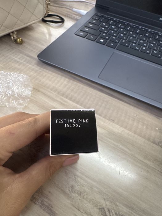 Продам новые помады