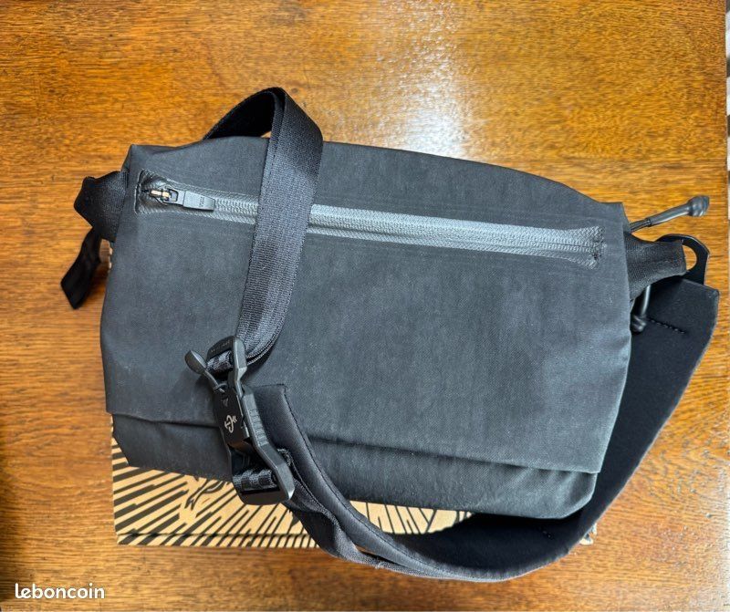 Продам сумку Bellroy Chimera Sling