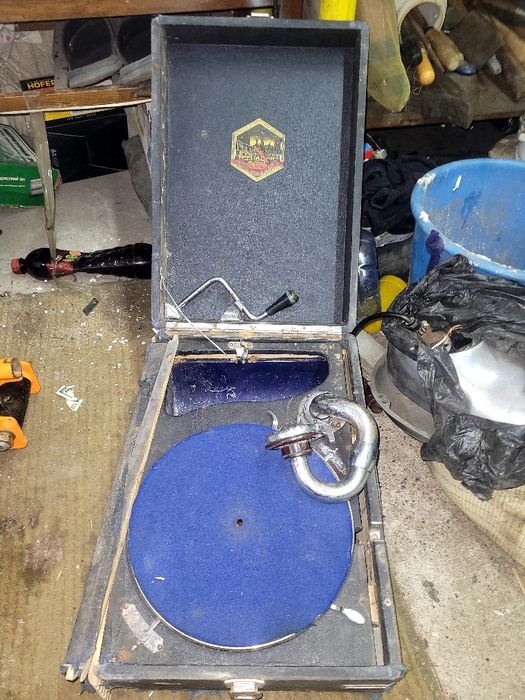 Патефон ручной отдам