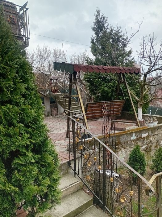 Inchiriez 3 camere vila