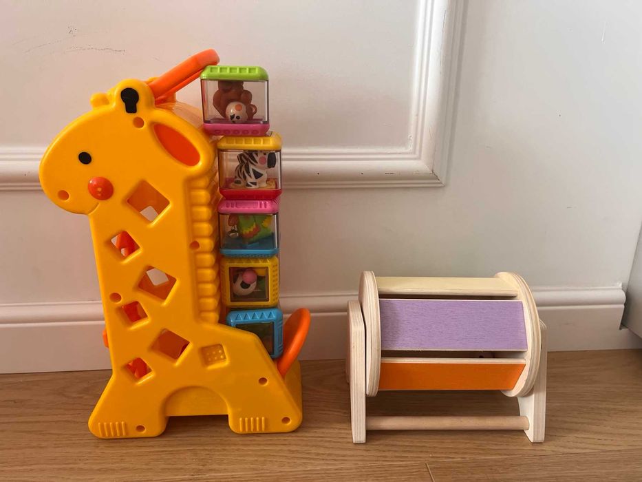 Fisher-Price Музикално жирафче с кубчета и монтесори въртележка