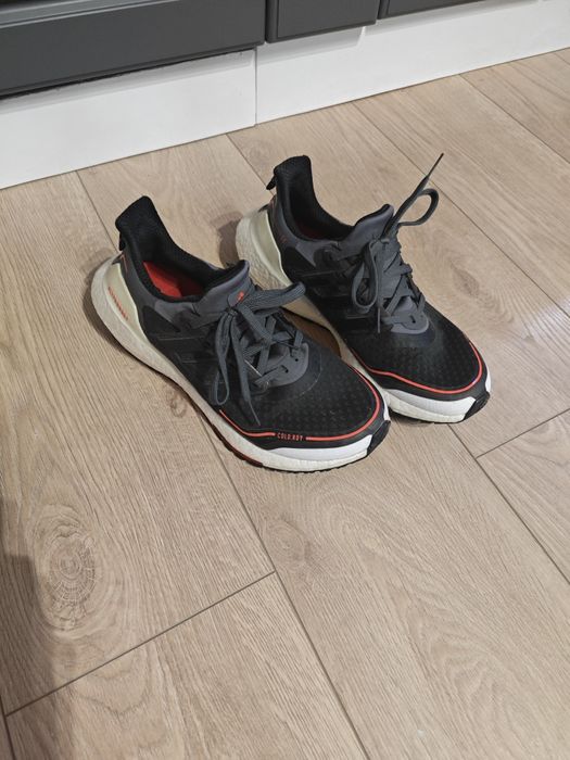 Маратонки adidas water repellent