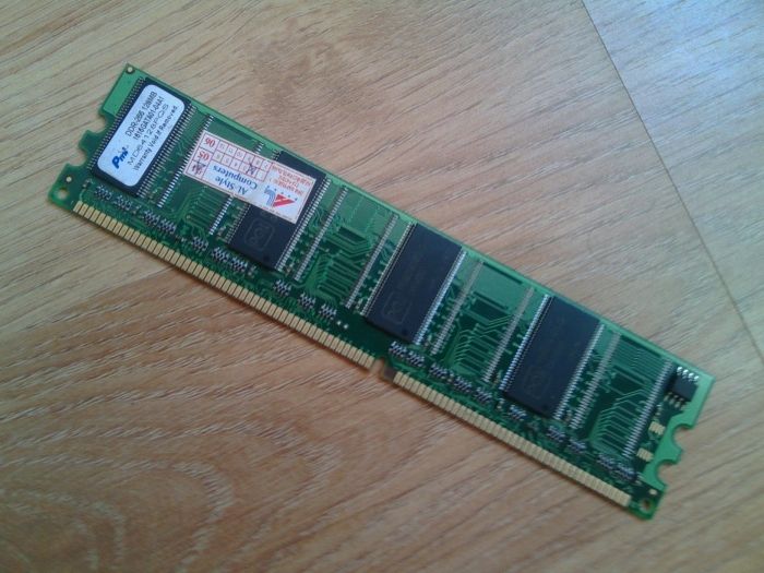 Оперативная память. DDR2 128 MB, 1GB.