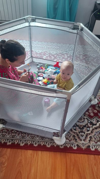 Детскии манеж новый