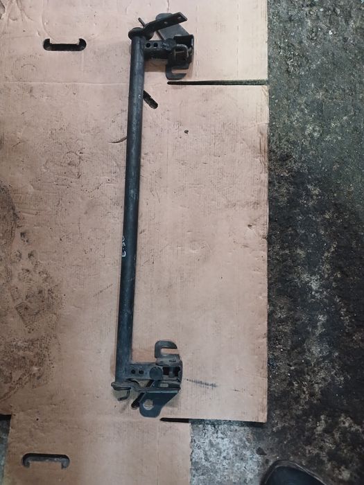 Кронштейн капота БМВ Е30