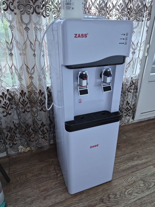 Dozator apa zass cu frigider impecabil