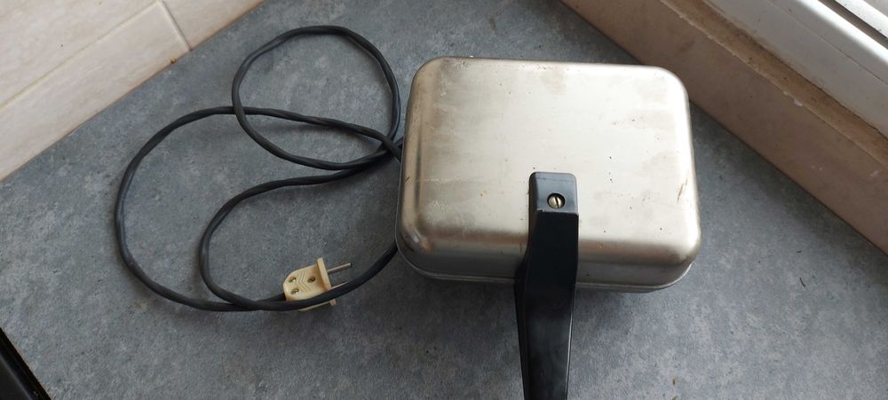 Уред за вафлени корички, ретро, соц