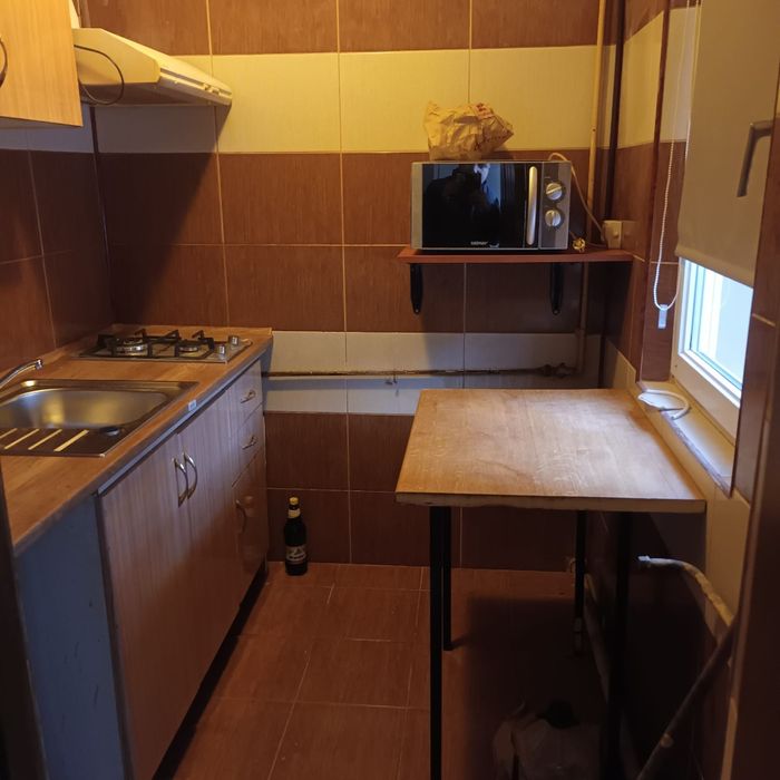 Închiriez apartament cu 2 camere semidecomandat zona Spitalul Militar