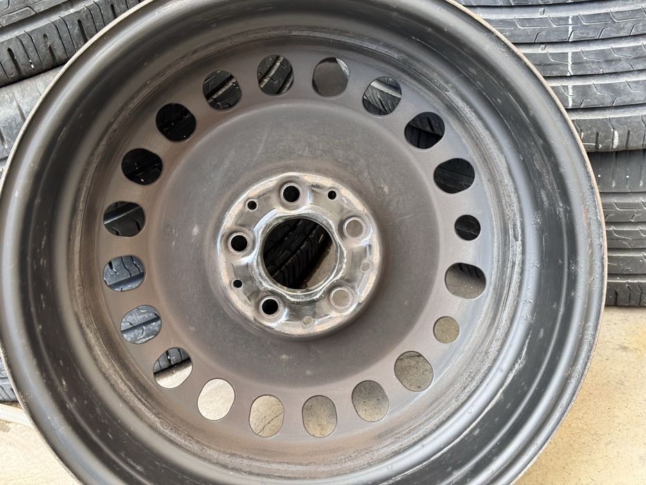 4бр железни Mercedes GLA 17цола с датчици