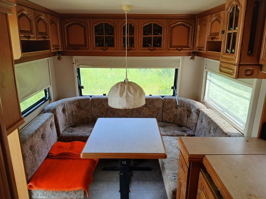 Vând rulotă hobby doua compartimente 4locuri 1996