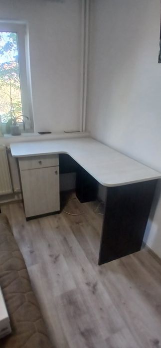 Birou pe colț în stare ft bună
