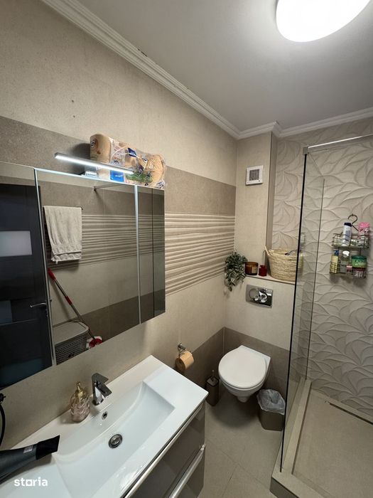 Apartament două camere mobilat/ utilat / parcare/et 1/ metrou/s1