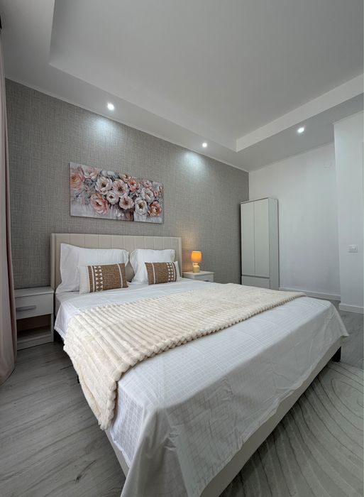 Apartament 3 camere 70mp utili  Cosmopolis zona  nord- parcare inclusa