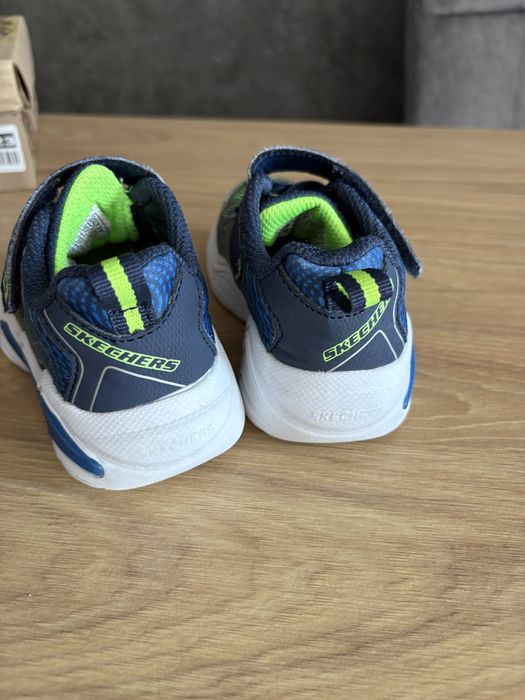 Детски светещи маратонки на Skechers