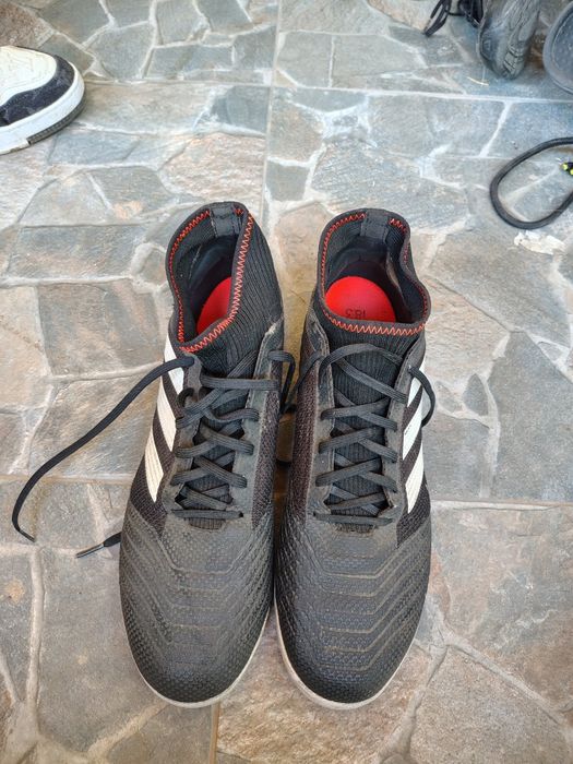 Adidași de fotbal predator