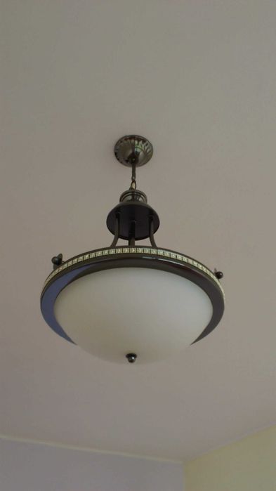 Продавам три вида полилеи за таван