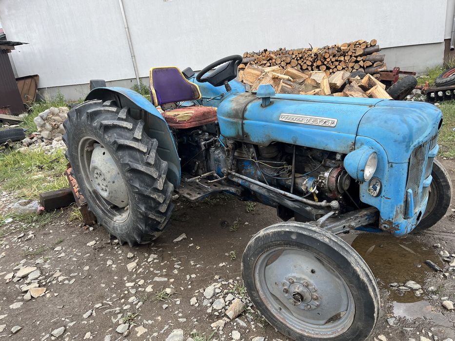 Dezmembrez Fordson dexta piesa