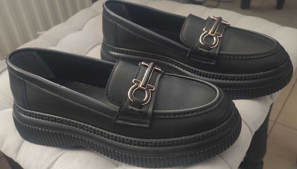 нови лоуфъри в черно с модерен акцент