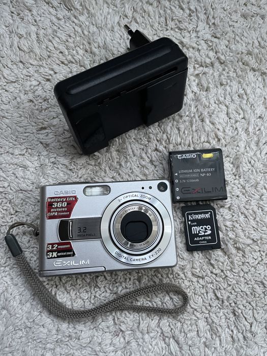 Aparat foto digital Vintage CASIO Exilim EX-Z30 Point & Shoot Camera
