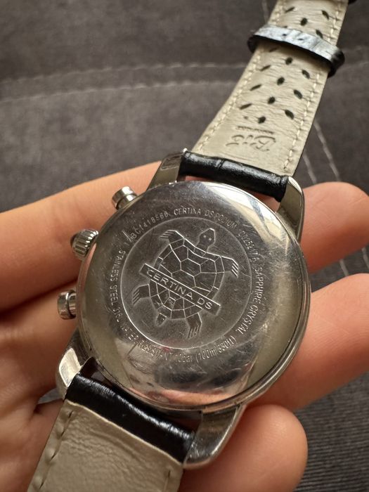 продам швейцарские часы Certina
