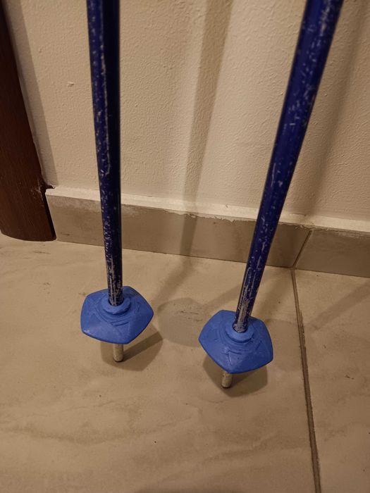 Ски, щеки, каска и обувки номер 38,