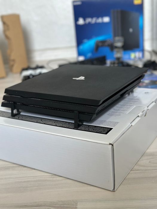 Продава се Playstation 4PRO 1TB във отлично състояние