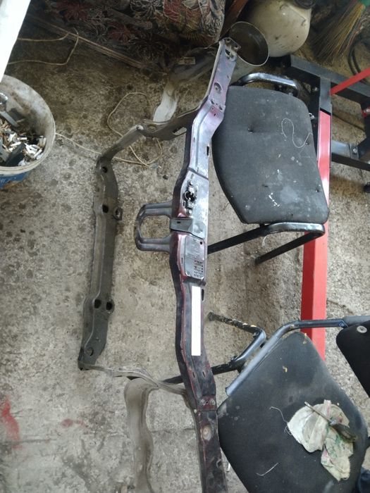 Продам мерс,111запчасти есть все