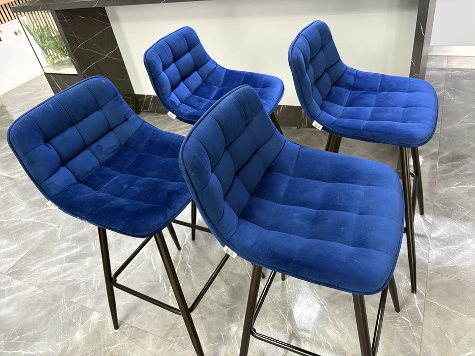Scaune din catifea, culoarea bleumarin