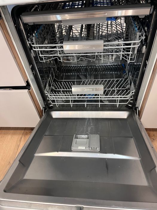 Продам посудомоечную машину Midea