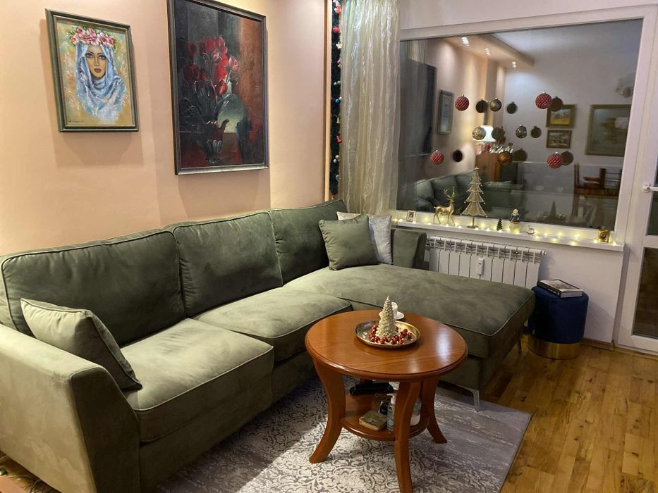 Ъглов плюшен диван