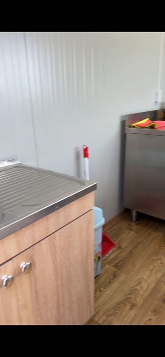 Container comercial complet utilat și mobilat