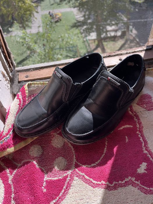 Продам туфли школьные