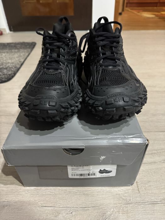 Balenciaga bouncer / defender black