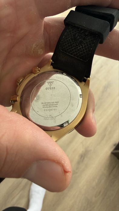 Продам часы Guess